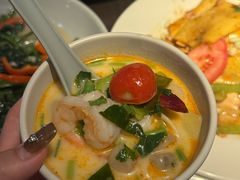 椰汁鲜虾汤冬阴功-大头虾越式风味餐厅(光明广场店)