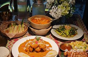 Three Pepper Sauce Stir-Fried Green Beans