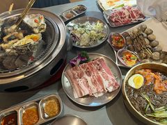 -围炉肉舍•炭烤活鳗•丹东海鲜烤肉(步行街店)