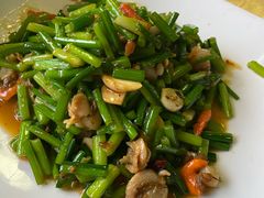 韭菜花炒螺-东方之猪四更烤乳猪(金垦总店)