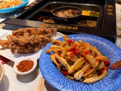 -老牌坊云南鱼豆花火锅(哈西万达店)