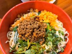 -爆炸头阿姨小四川正宗川味小吃(无任何分店)