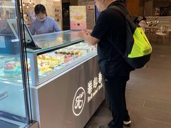 面包甜点陈列柜-卷心卷意·轻甜蛋糕(新光天地店)