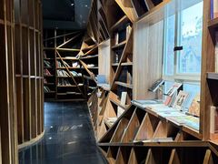 -钟书阁(松江泰晤士小镇店)