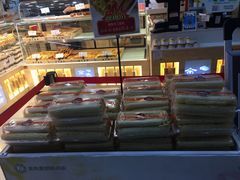 面包甜点陈列柜-金色麦甜糕点(面包.蛋糕.华苑店)