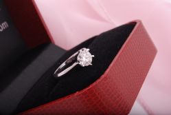 -威德钻石-克拉钻大本营(南京东路店)