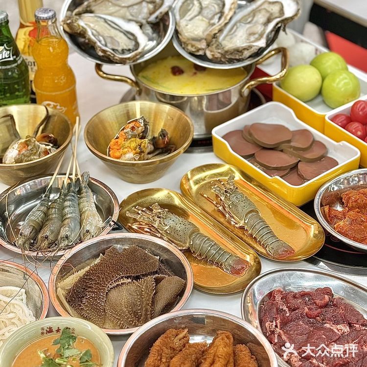 生蚝叠成山！这家火锅店是懂鲜味的！