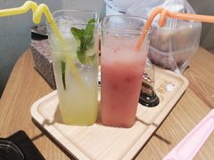 草莓益菌多-藏猫猫咖啡主题馆(中央大道店)