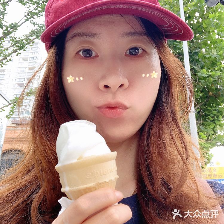 抓住吃冰淇淋最后的尾巴