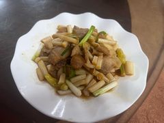 尖椒炒五花肉-荔枝红五号农庄