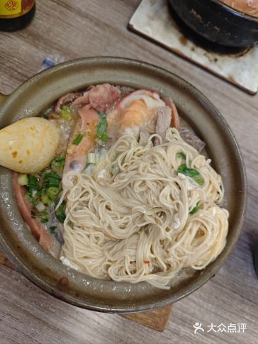 周末爆满这家糟粕醋海鲜焖面绝了