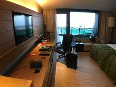 -上海滴水湖皇冠假日酒店