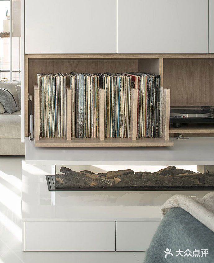 最后他们选择了最简约的风格