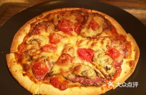 Thin Crust Black Pepper Beef Pizza