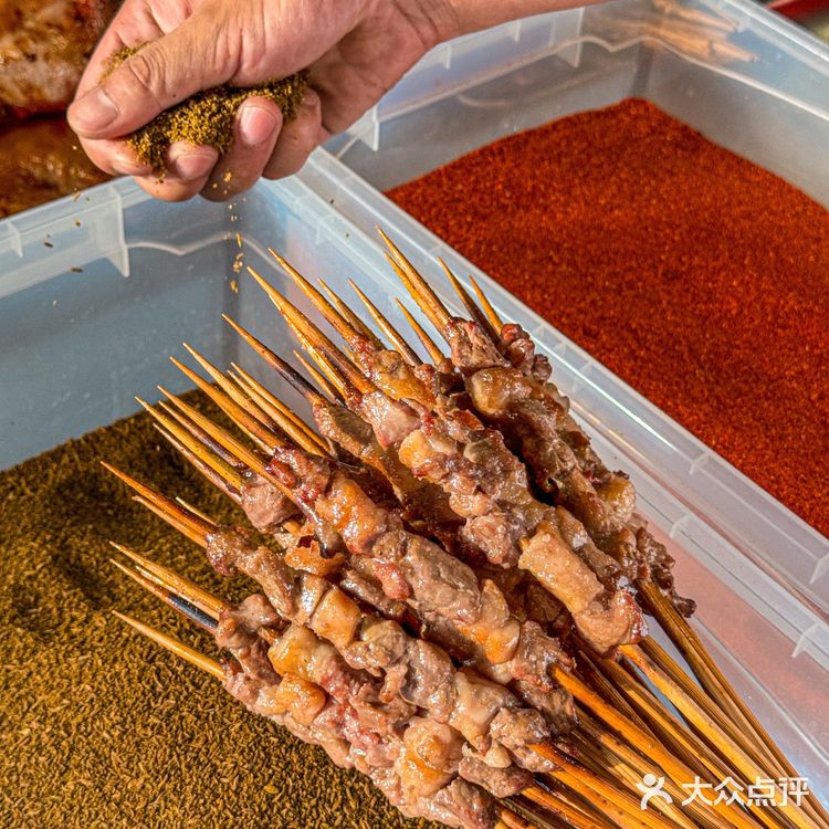 网友诚不骗我，这口鄂尔多斯烤羊腿确实好吃[流泪]