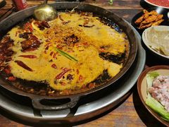 红锅-四小区火锅·巷子里的重庆火锅(花照壁店)