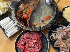 -小志家.鲜牦牛肉牛杂火锅野生菌汤锅