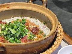 特色腊味煲仔饭-百年果林椰子鸡(中洲店)