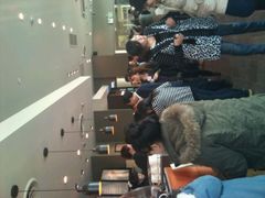 中午的星巴克人山人海的-星巴克(钦江路店)