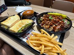 -The Habit Burger Grill 哈比特汉堡(爱琴海店)