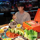 海口贵场火锅开业一周年啦！！人巨多😭