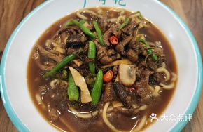 Stir-fried Eel and Beef Noodles