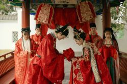 点击看大图 -挪娅婚纱摄影皇家会所