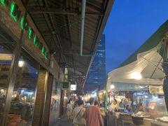 -席娜卡琳火车铁道夜市