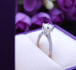 -威德钻石-克拉钻大本营(南京东路店)