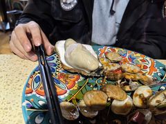 -蚝堡·生蚝海鲜烧烤物种起源•海肠捞饭(刘公岛店)
