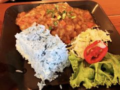 碎鸡肉拌饭-蝶豆花蓝面条