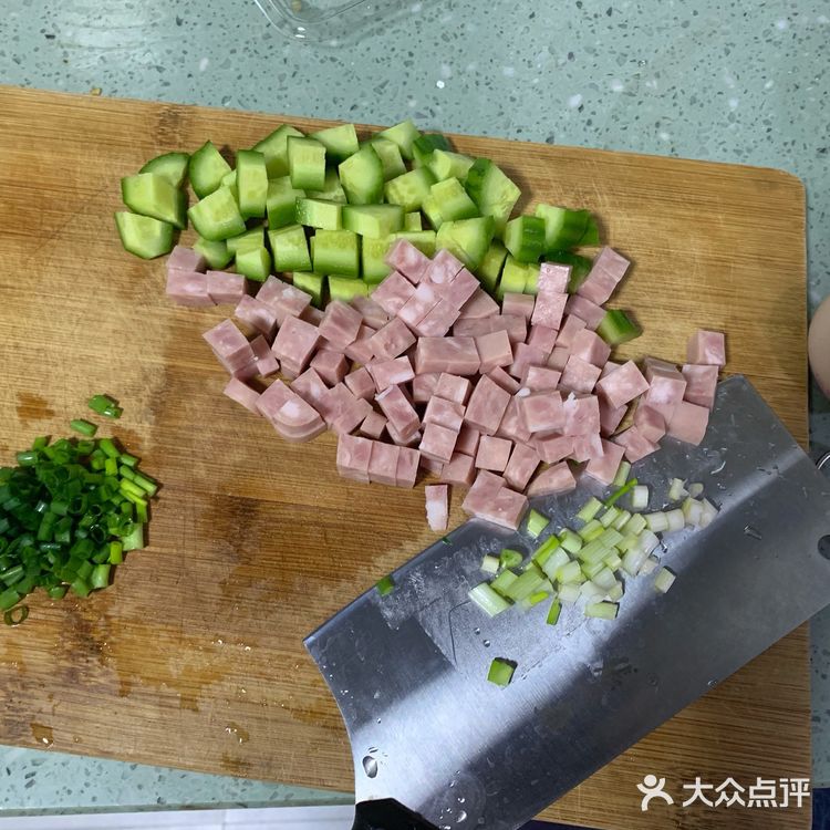 解决冰箱剩菜剩饭的终极方法什锦炒饭