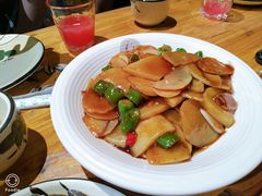 -老滇山寨•云南特色菜•地方菜•民族风情歌舞表演(金碧店)