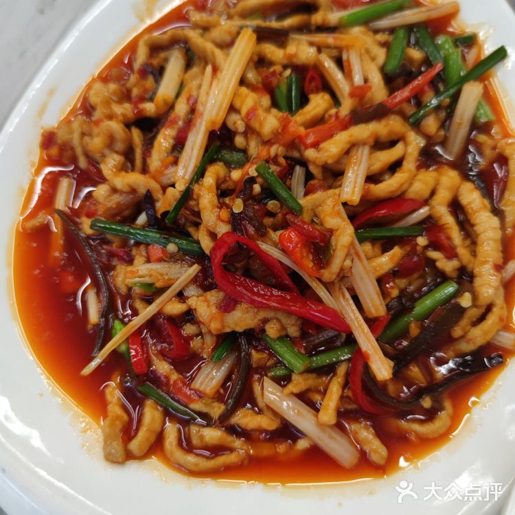 到了玉溪打开点评看到了鸿源饭店，这家店承接宴席多