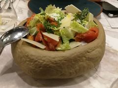 凯撒三文鱼鸡蛋色拉-La Mer Restaurant & Lounge