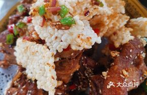 Fried Rice Crackers with Pork Trotter