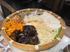 -尚尚仙·酸汤猪手·猪肚鸡火锅(华联万柳购物中心店)