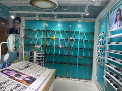 -英伦眼镜蔡司依视路折扣店(通州万达店)