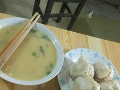 韭菜白菜肉炉包-老方子馅饼粥(台东店)
