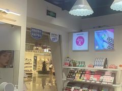 -4iNLOOK美瞳店(上海日月光中岛店)