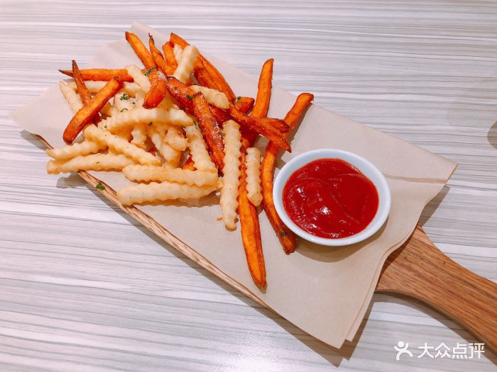 必胜客(万向城店)薯条双拼图片