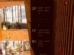 -新华里咖啡书吧(新华书店小寨店)