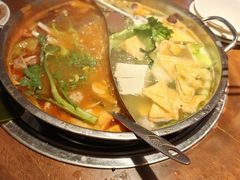 -苗伯妈酸汤火锅