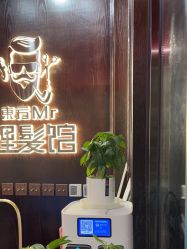 -东方先生国潮男士理发馆