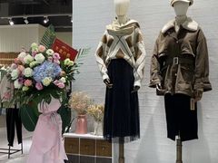 -颜味女装(招商·花园城宝悦华庭店)