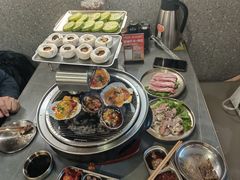 -围炉肉舍•炭烤活鳗•丹东海鲜烤肉(步行街店)