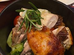 秘制烤春鸡配西兰花和迷迭香-WOLFGANG PUCK KITCHEN & BAR(迪士尼小镇店)