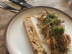 烤三文鱼沙拉-O'mills Sourdough Bakery&Bistro(永嘉路店)