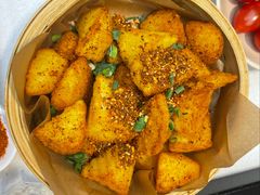 -老牌坊云南鱼豆花火锅(哈西万达店)