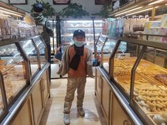面包甜点陈列柜-玛尔哈巴·塔塔尔糕点(华侨小区店)